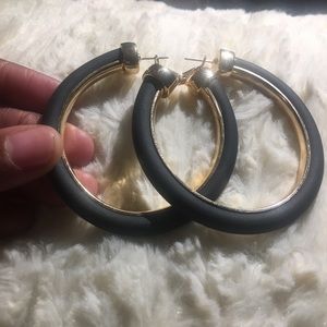 Black and Gold Hoop Earning